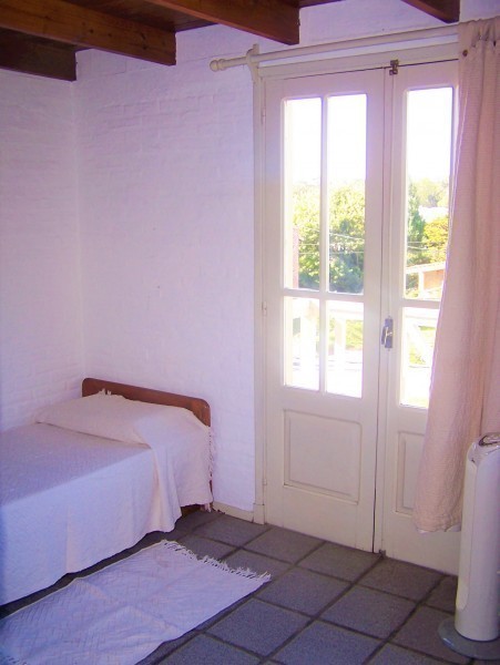 Encantadora casa en el corazón de La Barra reciclada con pileta